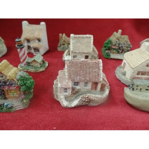 179 - BOX OF LILLIPUT LANE TYPE COTTAGES  - ONE WITH BATTERY (NIGHT LIGHT?)