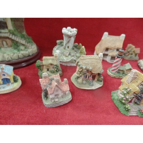 179 - BOX OF LILLIPUT LANE TYPE COTTAGES  - ONE WITH BATTERY (NIGHT LIGHT?)