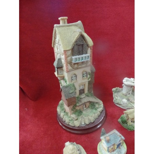 179 - BOX OF LILLIPUT LANE TYPE COTTAGES  - ONE WITH BATTERY (NIGHT LIGHT?)