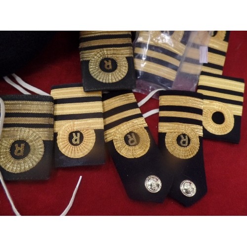 187 - NAVAL BERET AND 12 X EPAULETTES - VINTAGE AND MODERN