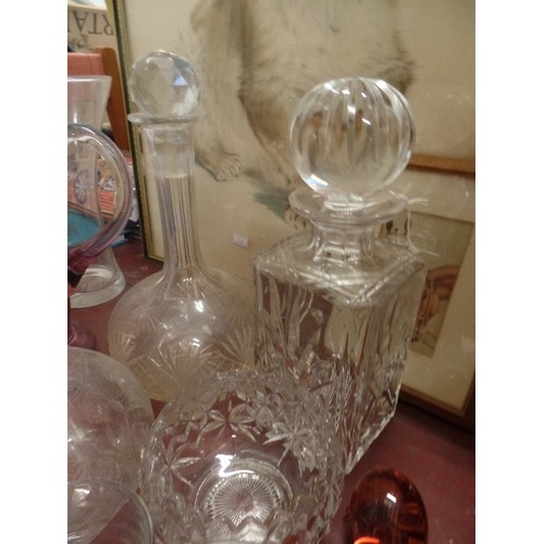 188 - GOOD SELECTION OF GLASSWARE INC VICTORIAN ETCHED SHAFT & GLOBE DECANTER, HEAVY CRYSTAL WHISKY DECANT... 