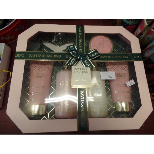 200 - BAYLIS & HARDING GIFT SET - MISSING SOAP