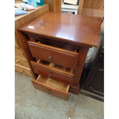 270 - CHEST OF 3 DRAWERS IN MAHOGANY COLOUR WITH BRASS KNOBS