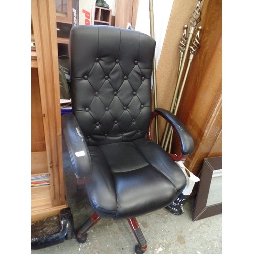 338 - NICE BLACK FAUX LEATHER OFFICE CHAIR WITH FLAME WALNUT EFFECT LEGS AND ARMS (DAMAGE TO FABRIC ON ONE... 