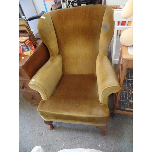 321 - BEAUTIFUL GOLD VELVET WINGBACK CHAIR ON QUEEN ANN LEGS