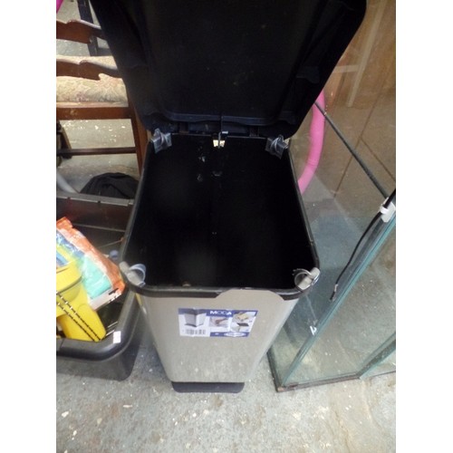 298 - TALL 'MODA' LIFT LID BIN