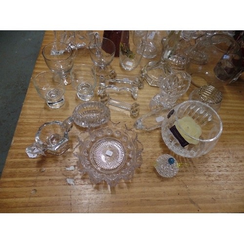 354 - GOOD SELECTION OF ANTIQUE AND VINTAGE GLASS. CUT GLASS KNIFE RESTS,  PRESSED GLASS BASKET & CUSTARD ... 