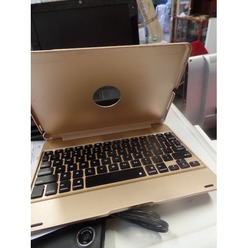 391 - 2 LAPTOPS, NOTEBOOK AND KEYPAD FOR SPARES