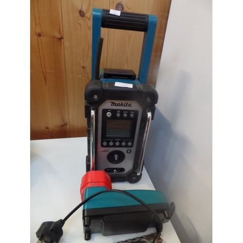 372 - MAKITA SITE RADIO AND BATTERY