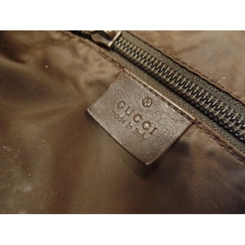 214 - LARGE DESIGNER GUCCI HOLDALL BAG WITH INNER ZIPPED POCKET