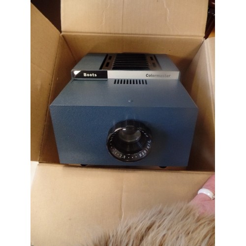 229 - VINTAGE BOOTS COLORMASTER 2 X 2 SLIDE PROJECTOR WITH BOX