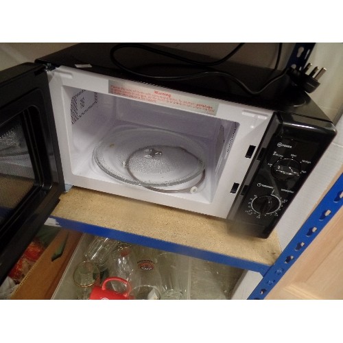 441 - 700W MICROWAVE IN BLACK