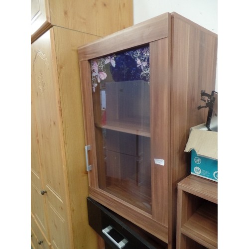 426 - CONTEMPORARY WOOD EFFECT CUPBOARDS AND ENTERTAIMENT UNIT WITH JOINING SHELVES