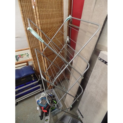 489 - METAL FOLDING CLOTHES AIRER