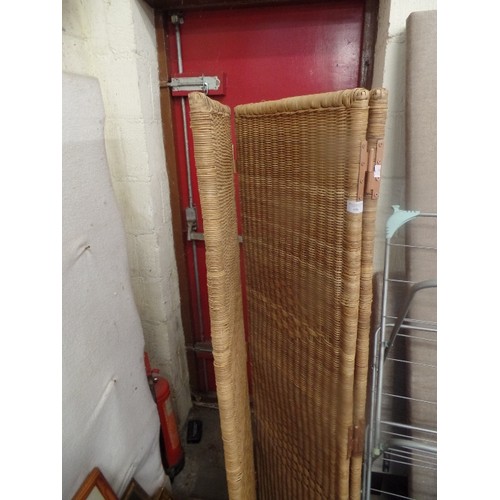 488 - LOVELY DECORATIVE CANE BEDROOM SCREEN