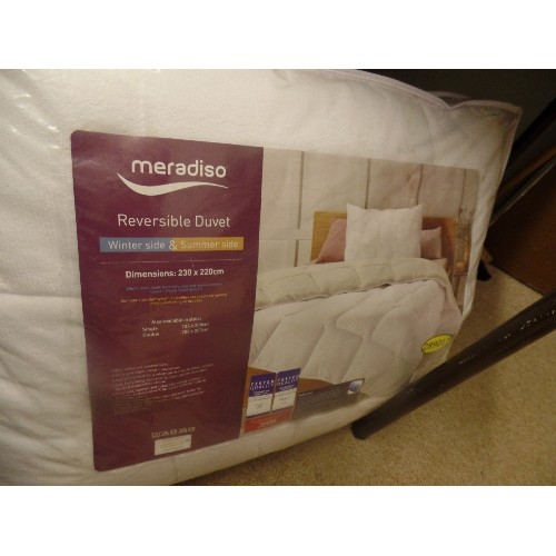 452 - MERADISO REVERSABLE DUVET 230CM X 220CM