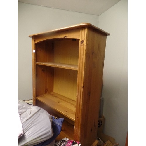 469 - PINE BOOKSHELF