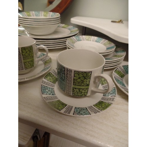 479 - IRONSTONE BROADHURST CORINTH DINNER SET FOR 4