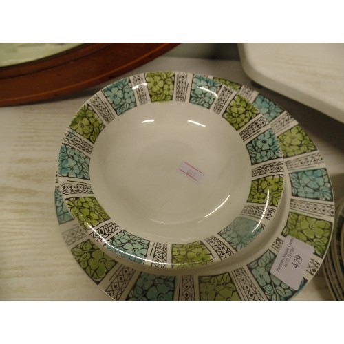 479 - IRONSTONE BROADHURST CORINTH DINNER SET FOR 4