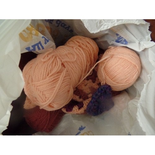 476 - BAG OF MIXED WOOL