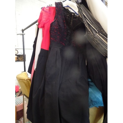 190A - RAIL OF GOOD QUALITY LADIES CLOTHES - AMARNTO CREAM JACKET, DRESSES, TROUSERS ETC