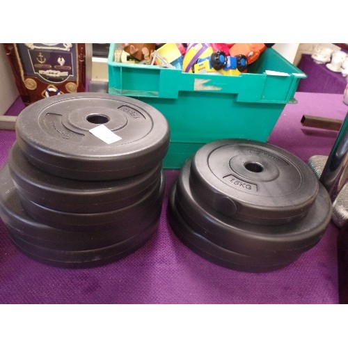 124 - WEIGHT LIFTING WEIGHTS INC 4 X 5KG, AND 4 X 1.5 KG