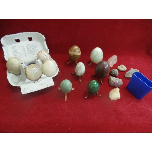 68 - QUANTITY OF DECORATIVE ONYX EGGS, AND QUARTZ ROCKS, INC AMETHYST, A FOSSIL ETC.