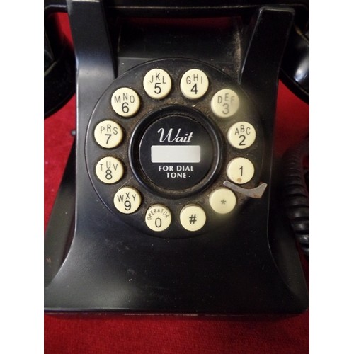 45 - VINTAGE BAKELITE TELEPHONE. BLACK.