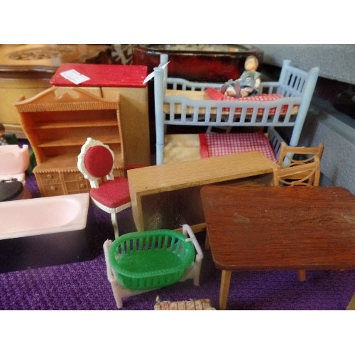 144 - VINTAGE DOLLS HOUSE FURNITURE, WITH FIGURES. PIANO, SIDEBOARD, BED, BATH ETC ETC.