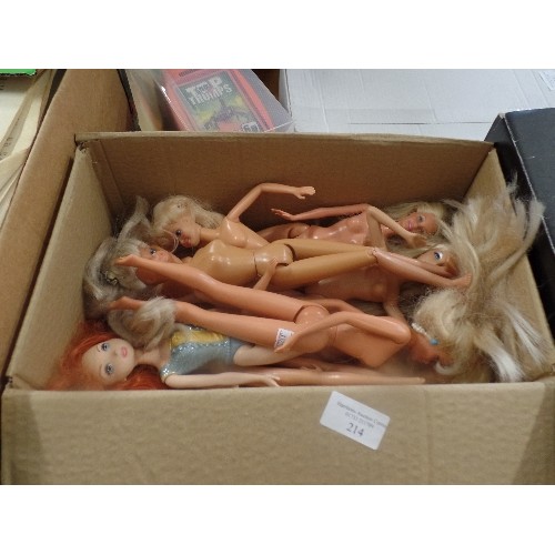 214 - LARGE QUANTITY OF BARBIE DOLLS. MATTEL.