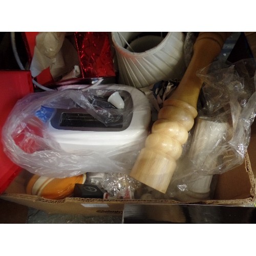 186 - MIXED BOX OF HOUSEHOLD ITEMS, INC TOASTER, VERY LARGE WOODEN PEPPER MILL, BUTTER DISH, LAMP SHADES, ... 