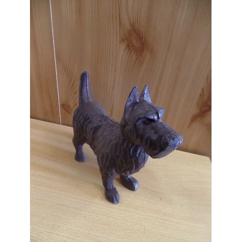 302 - LOVELY CAST METAL SCOTTIE/W.HIGHLAND TERRIER DOG FIGURE.