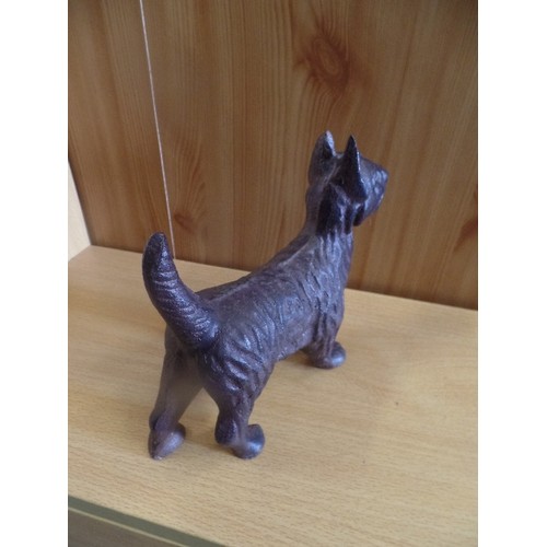 302 - LOVELY CAST METAL SCOTTIE/W.HIGHLAND TERRIER DOG FIGURE.