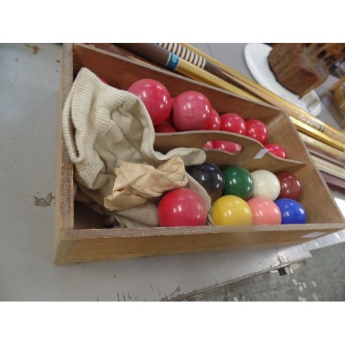 301 - VINTAGE SNOOKER/POOL, BALLS & CUES, TOGETHER WITH A SCORE BLOCK.