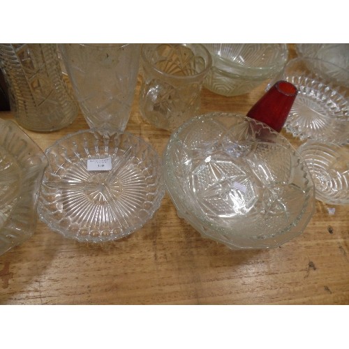 320 - LARGE COLLECTION OF VINTAGE GLASS. HEAVY TRIFLE BOWLS, DISHES, VASES ETC. ALSO A PAIR OF SILVER WEDD... 