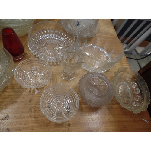 320 - LARGE COLLECTION OF VINTAGE GLASS. HEAVY TRIFLE BOWLS, DISHES, VASES ETC. ALSO A PAIR OF SILVER WEDD... 