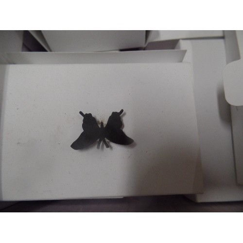 322 - SMALL JEWELLERY GIFT BOXES WITH RAISED BUTTERFLY SILHOUETTE DETAIL.