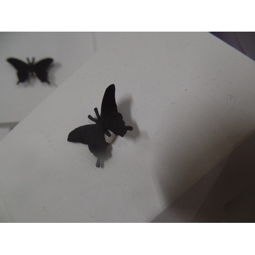 322 - SMALL JEWELLERY GIFT BOXES WITH RAISED BUTTERFLY SILHOUETTE DETAIL.