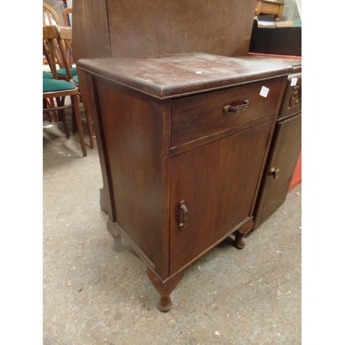 242 - SMALL VINTAGE CABINET/BEDSIDE WITH DRAWER 47CM W.