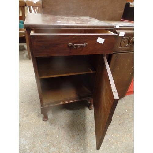 242 - SMALL VINTAGE CABINET/BEDSIDE WITH DRAWER 47CM W.