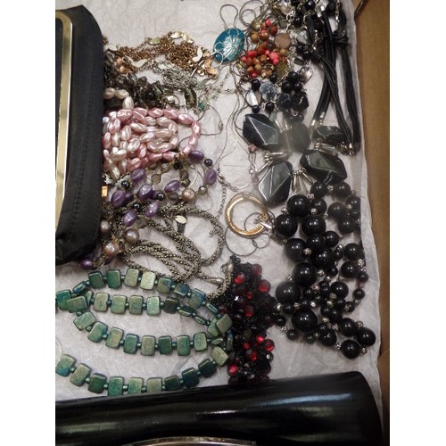 290 - BOX OF COSTUME JEWELLERY, ALSO 3 EVENING BAGS.