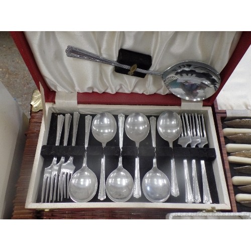 292 - VINTAGE CUTLERY SETS IN ORIGINAL BOXES. TOGETHER WITH A BEAUTIFUL MANICURE SET IN ORIGINAL BOX, & CH... 