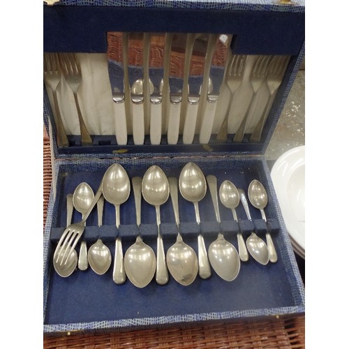 292 - VINTAGE CUTLERY SETS IN ORIGINAL BOXES. TOGETHER WITH A BEAUTIFUL MANICURE SET IN ORIGINAL BOX, & CH... 