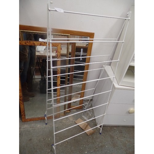 372 - METAL FOLDING CLOTHES AIRER