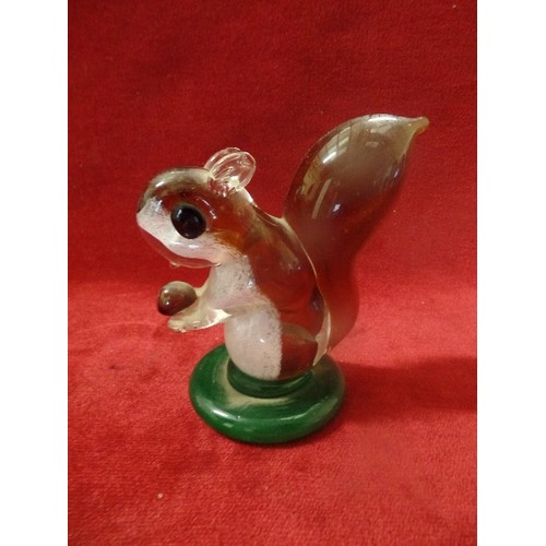 5 - MURANO GLASS SQUIRREL IN BROWN AND WHITE HOLDING A NUT