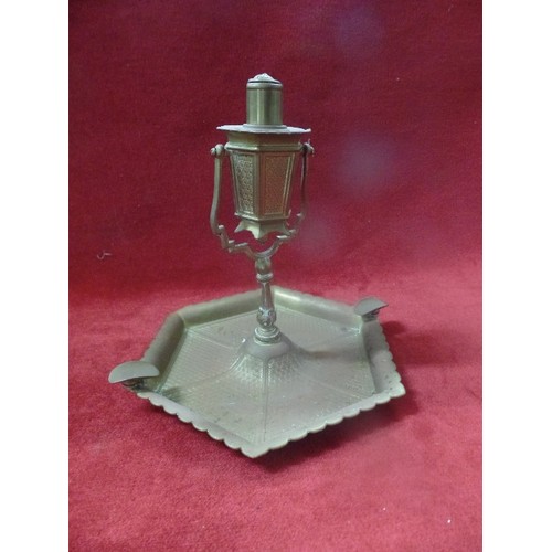 10 - UNUSUAL BRASS ASHTRAY TABLE LIGHTER IN STREET LIGHT DESIGN