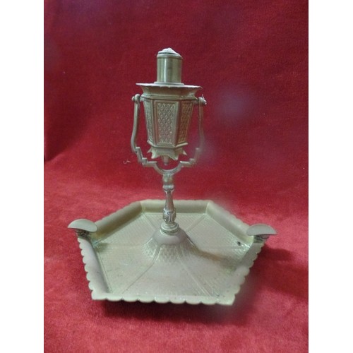 10 - UNUSUAL BRASS ASHTRAY TABLE LIGHTER IN STREET LIGHT DESIGN