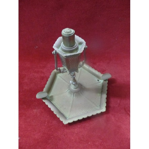 10 - UNUSUAL BRASS ASHTRAY TABLE LIGHTER IN STREET LIGHT DESIGN