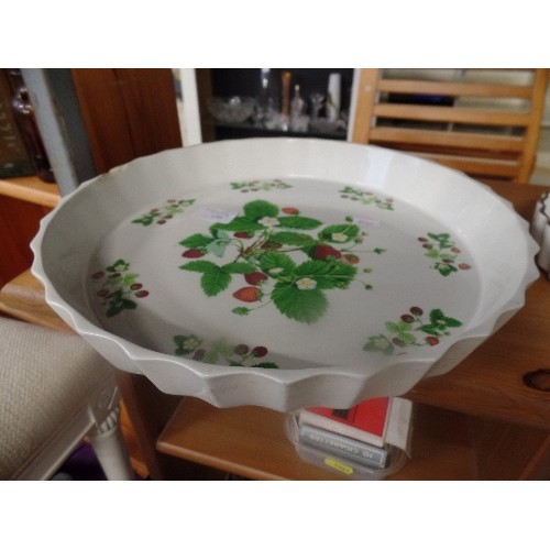 139 - A LARGE PORTMEIRION FLAN DISH WITH STRAWBERRY DESIGN - 32CM DIA, TOGETHER WITH A ROYAL WORCESTER EVE... 