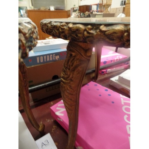 171 - AN ATTRACTIVE PAIR OF CIRCULAR OCCASIONAL/COFFEE TABLES, WITH ONYX/MARBLE TOPS, GILT EDGE AND LEGS.